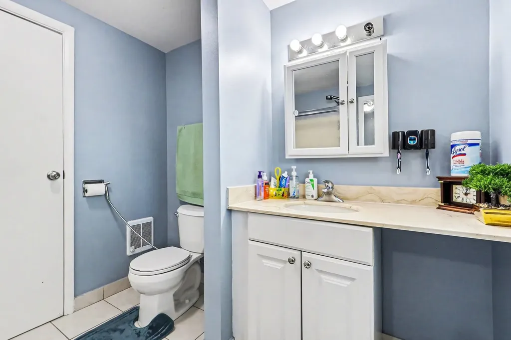 1S217 Stratford Lane Villa Park IL 60181