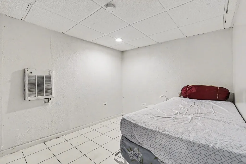 1S217 Stratford Lane Villa Park IL 60181