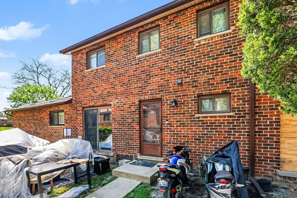 1S217 Stratford Lane Villa Park IL 60181