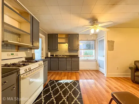8S057 South Vine Street Burr Ridge IL 60527
