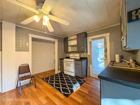 8S057 South Vine Street Burr Ridge IL 60527