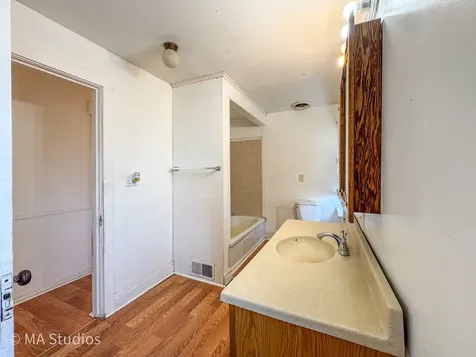 8S057 South Vine Street Burr Ridge IL 60527