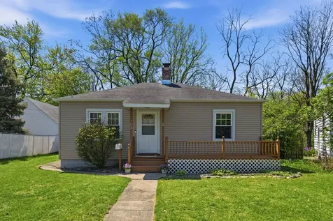 102 18TH Avenue Moline IL 61265