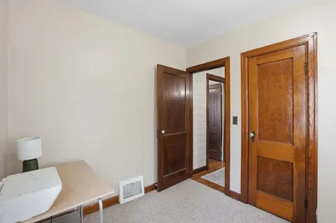 102 18TH Avenue Moline IL 61265