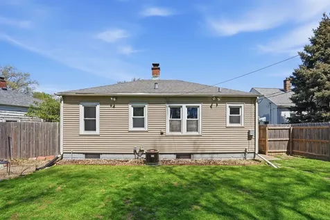 102 18TH Avenue Moline IL 61265