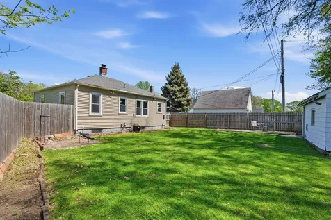102 18TH Avenue Moline IL 61265