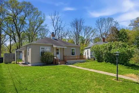 102 18TH Avenue Moline IL 61265