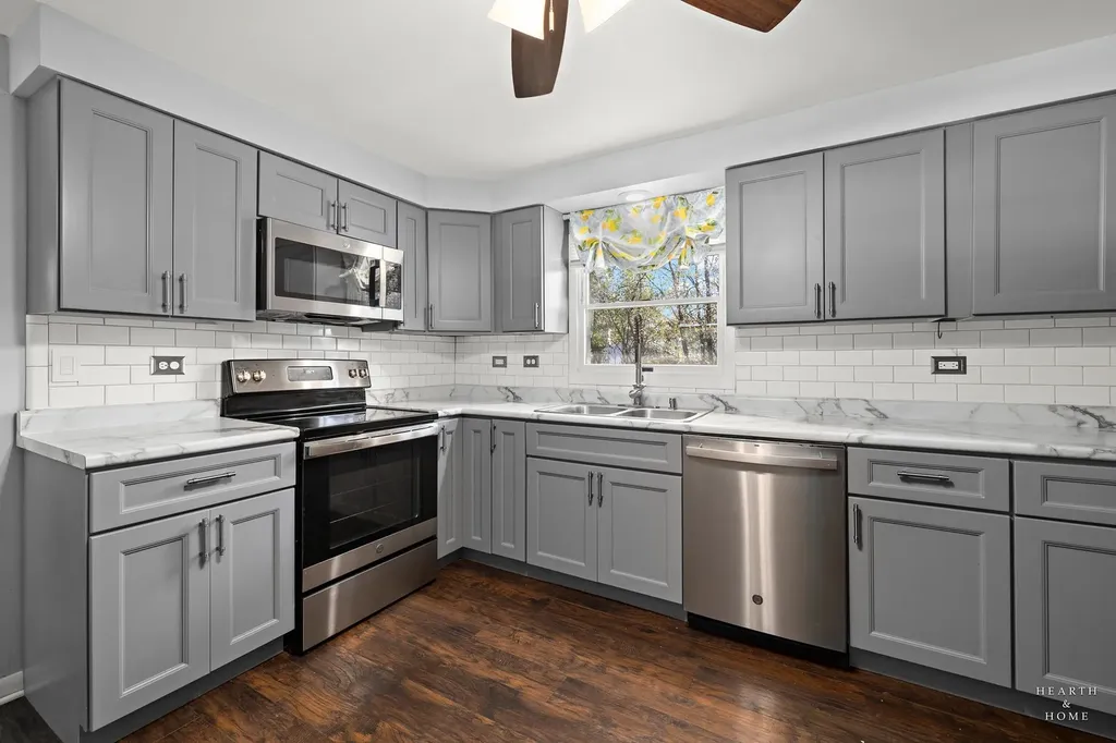 125 Weymouth Court Schaumburg IL 60193
