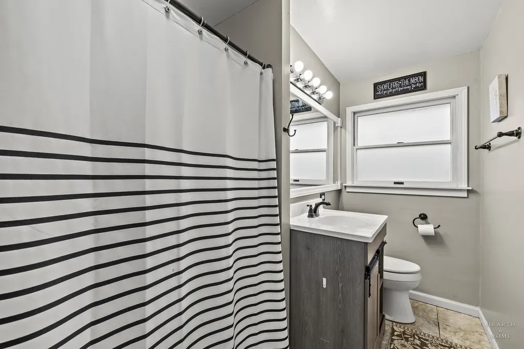 125 Weymouth Court Schaumburg IL 60193