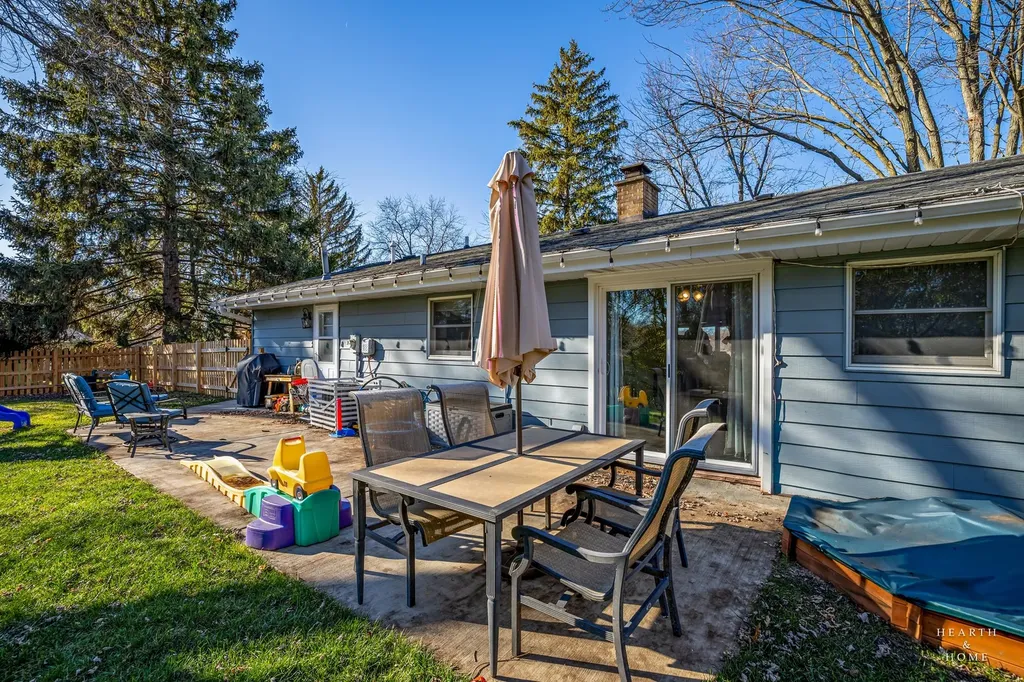 125 Weymouth Court Schaumburg IL 60193