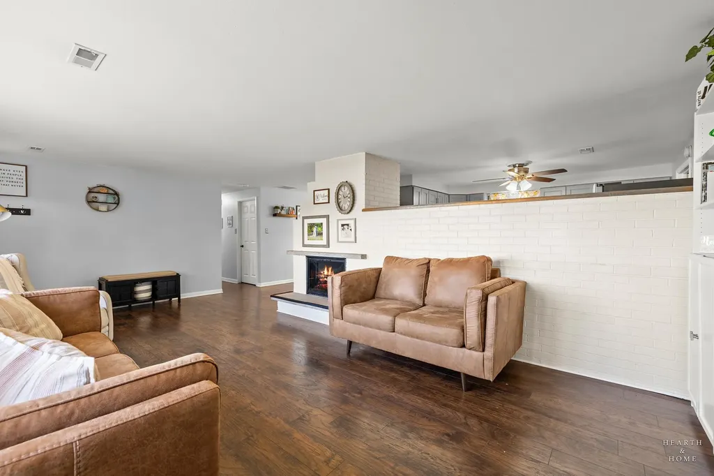 125 Weymouth Court Schaumburg IL 60193