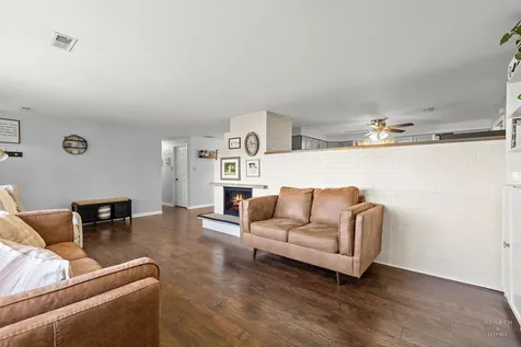 125 Weymouth Court Schaumburg IL 60193