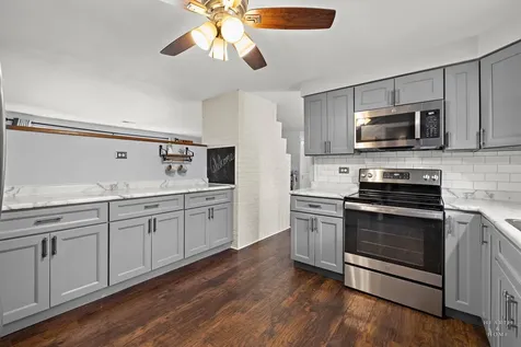 125 Weymouth Court Schaumburg IL 60193