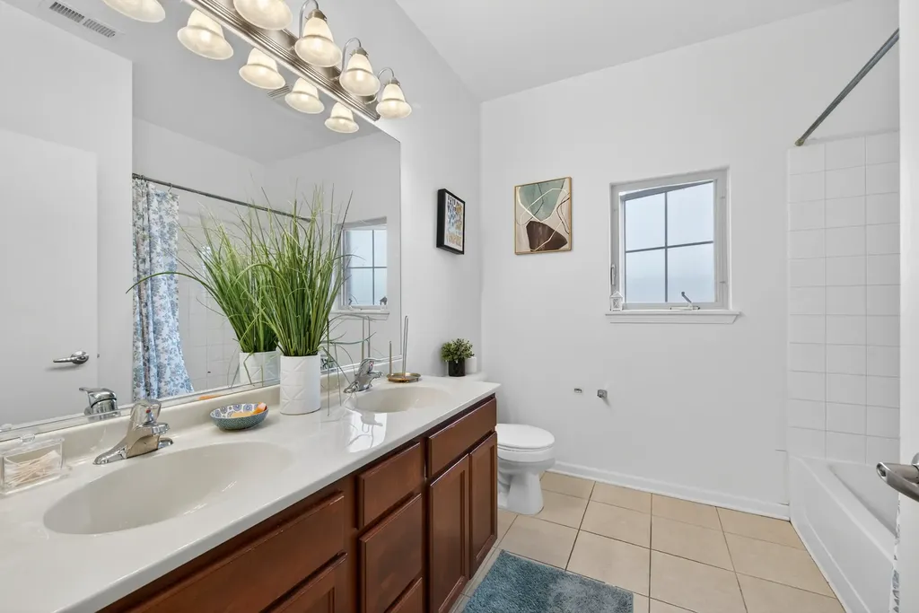 16 West 36th Street Chicago IL 60609