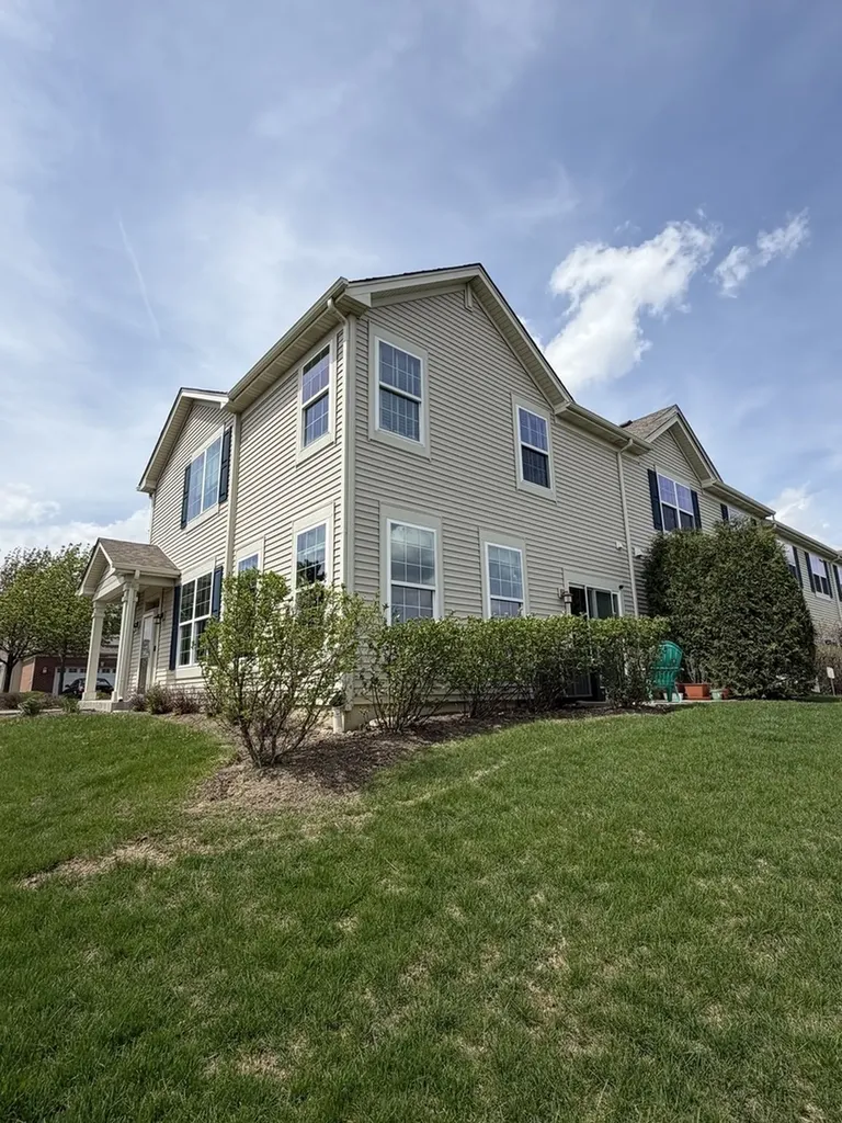 10097 Cummings Street Huntley IL 60142
