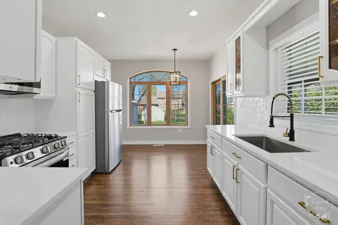 395 East 1st Avenue Clifton IL 60927