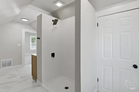 395 East 1st Avenue Clifton IL 60927