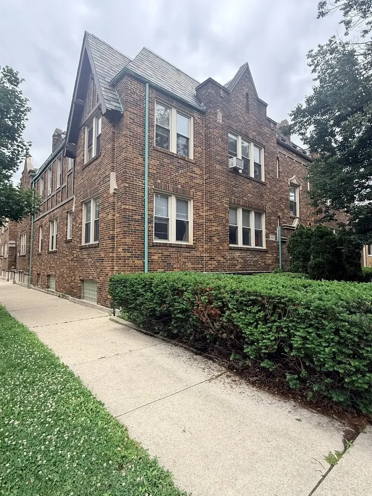 2859 North Kostner Avenue Chicago IL 60641