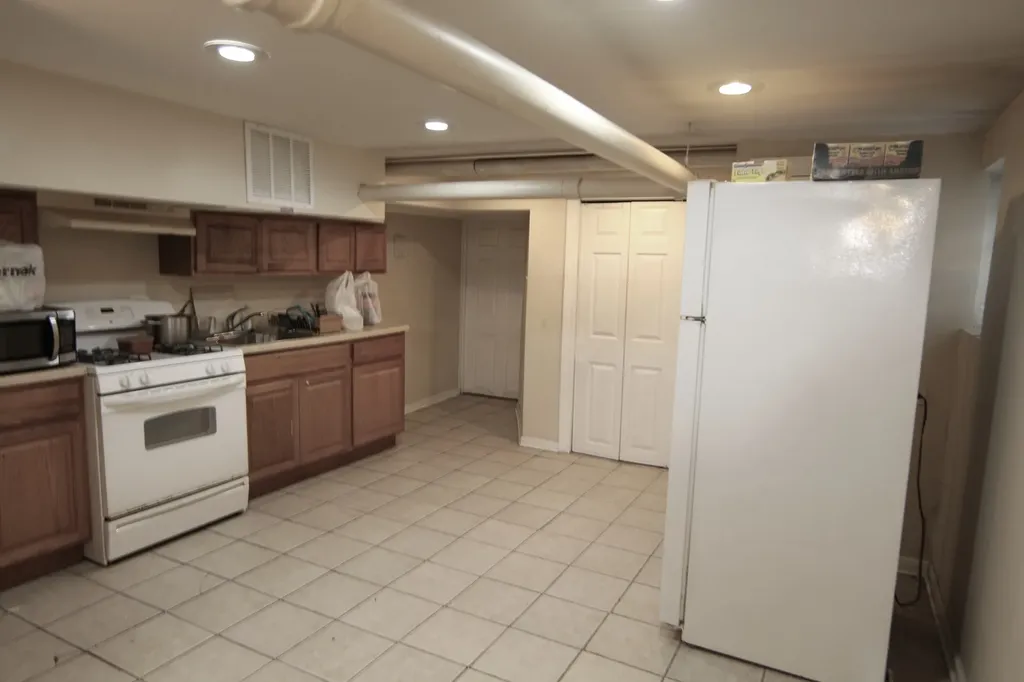 2859 North Kostner Avenue Chicago IL 60641