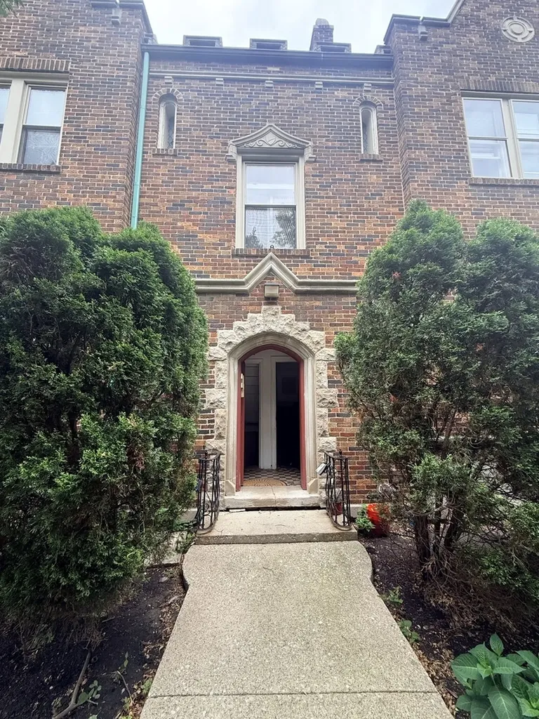 2859 North Kostner Avenue Chicago IL 60641