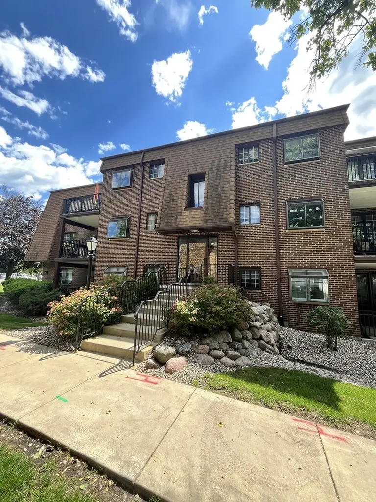 385 Duane Street Glen Ellyn IL 60137