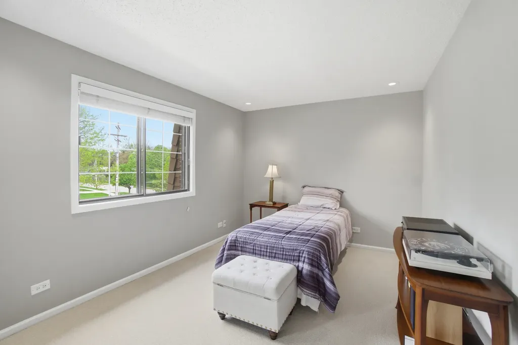 385 Duane Street Glen Ellyn IL 60137