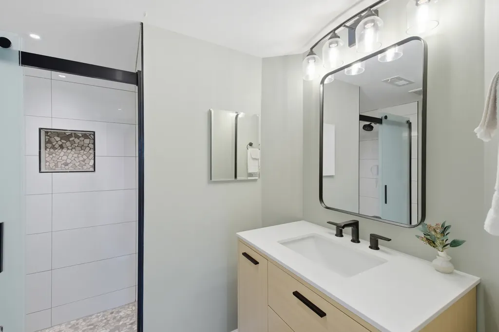 385 Duane Street Glen Ellyn IL 60137