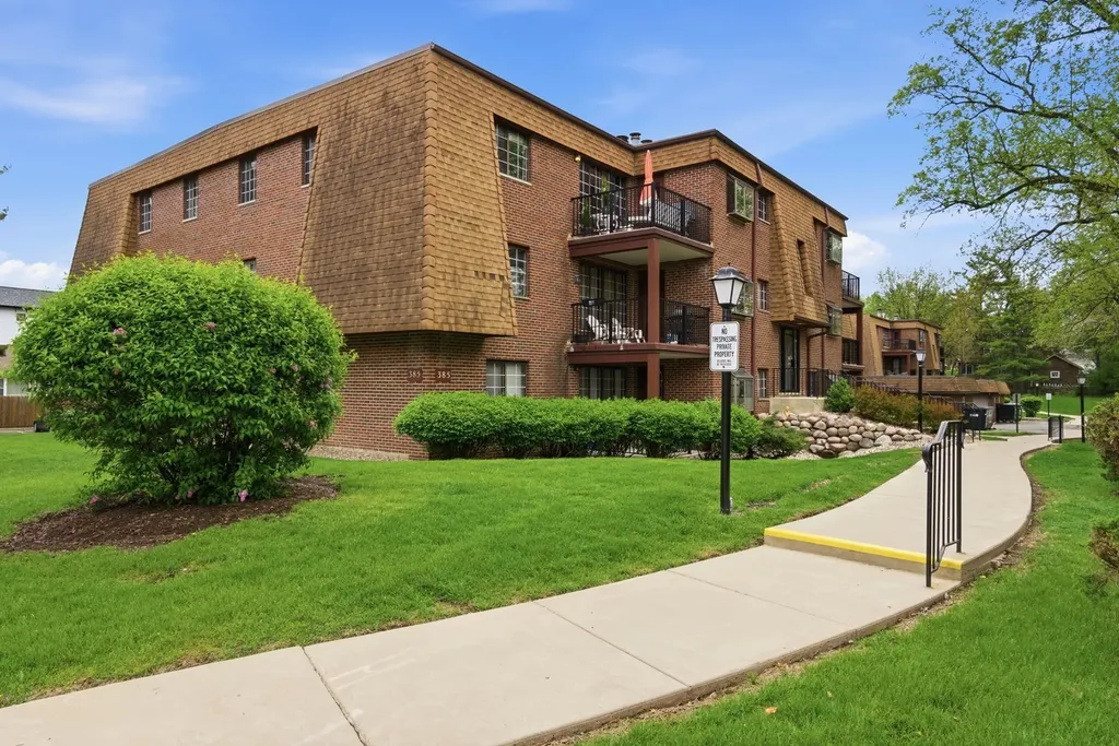 385 Duane Street Glen Ellyn IL 60137