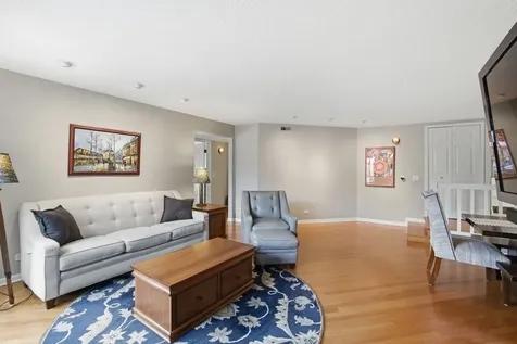 385 Duane Street Glen Ellyn IL 60137