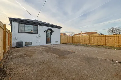 371 Bensley Avenue Calumet City IL 60409