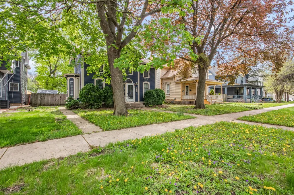 212 South 4th Street Aurora IL 60505