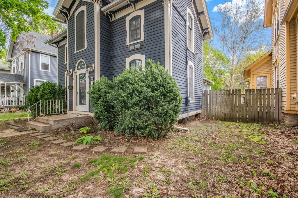 212 South 4th Street Aurora IL 60505
