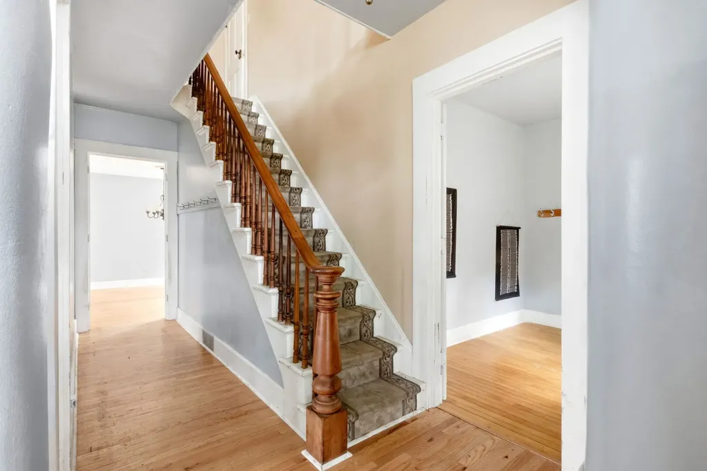 212 South 4th Street Aurora IL 60505