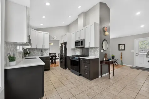 460 Highland Grove Drive Buffalo Grove IL 60089