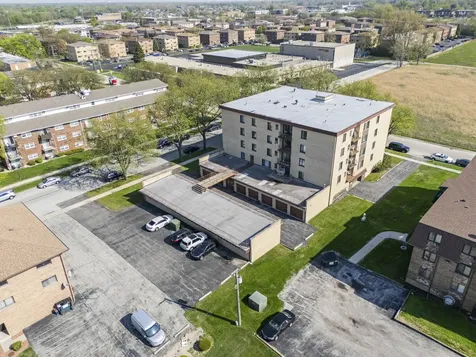 5800 West 105th Street Oak Lawn IL 60453