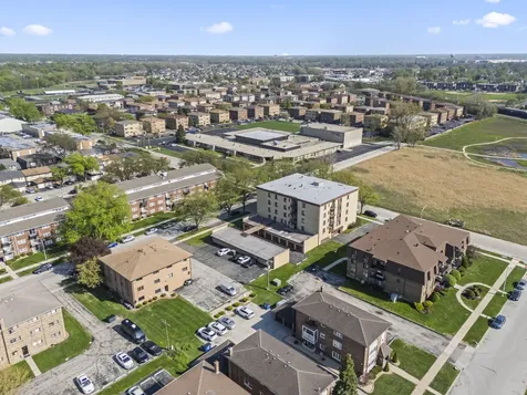 5800 West 105th Street Oak Lawn IL 60453
