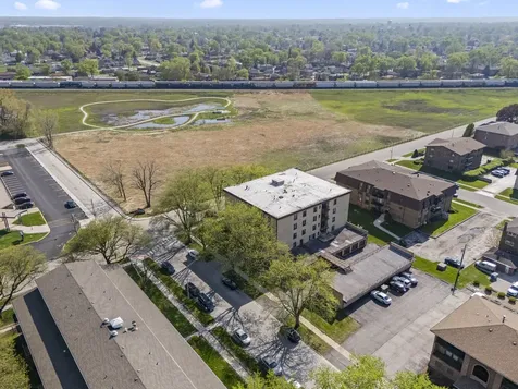 5800 West 105th Street Oak Lawn IL 60453