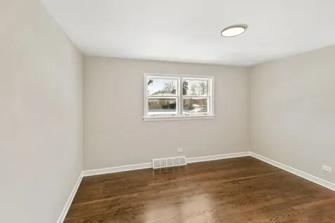 752 East 164th Street South Holland IL 60473