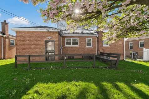 752 East 164th Street South Holland IL 60473