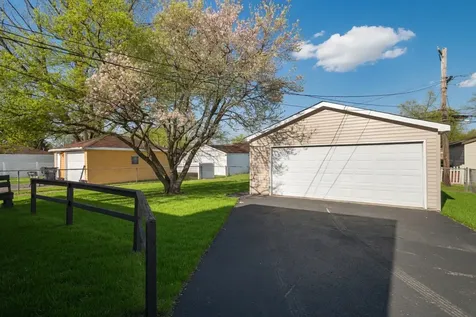 752 East 164th Street South Holland IL 60473