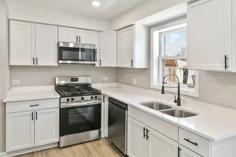 752 East 164th Street South Holland IL 60473