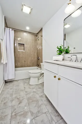 9396 Landings Lane Des Plaines IL 60016