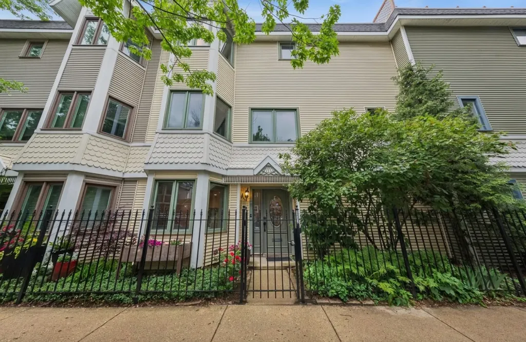 3312 North Racine Avenue Chicago IL 60657