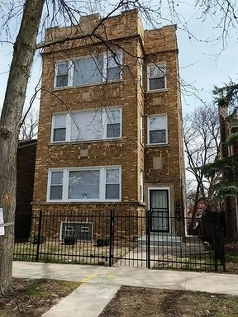 9133 South Essex Avenue Chicago IL 60617