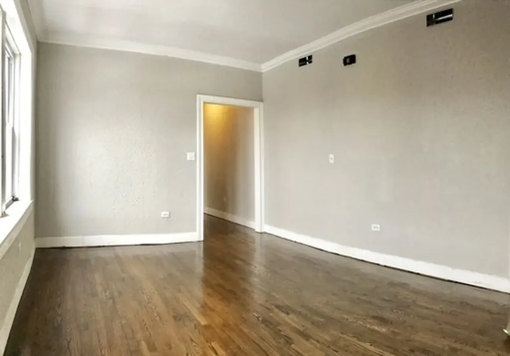 9133 South Essex Avenue Chicago IL 60617