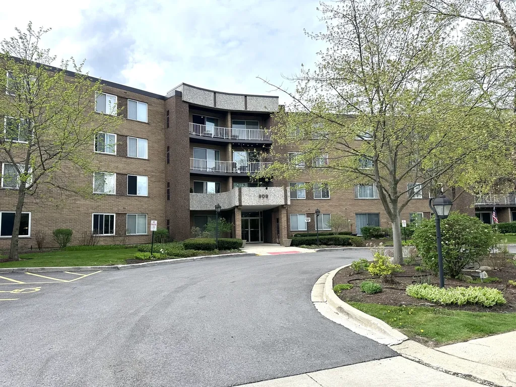 909 East Kenilworth Avenue Palatine IL 60074