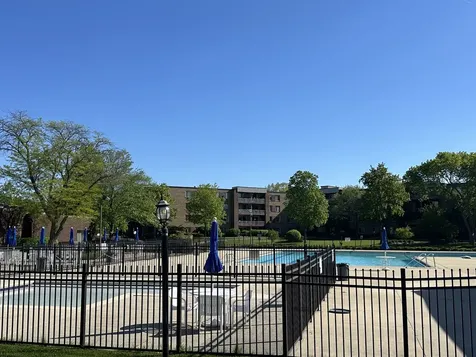909 East Kenilworth Avenue Palatine IL 60074