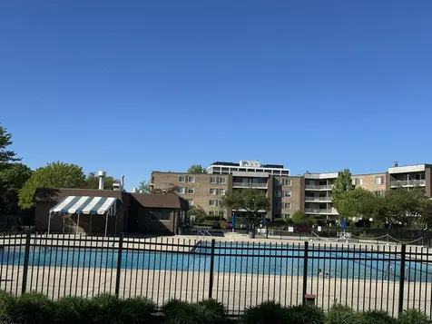 909 East Kenilworth Avenue Palatine IL 60074