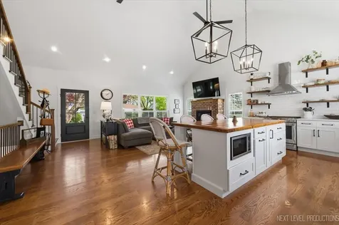 728 North Lincoln Avenue Geneva IL 60134