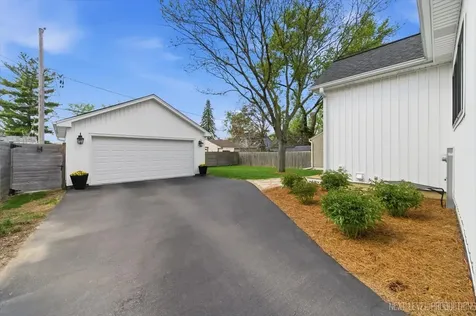 728 North Lincoln Avenue Geneva IL 60134